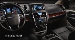 2012 Chrysler Town and Country #19