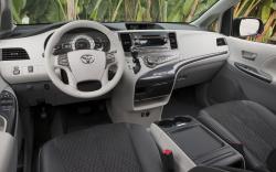 2013 Toyota Sienna #21