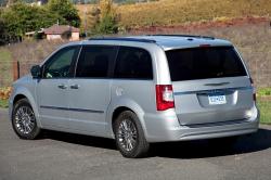 2013 Chrysler Town and Country #9