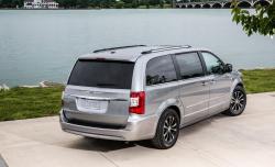 2016 Chrysler Town and Country #9