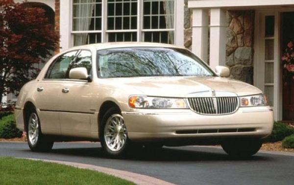 1999 Lincoln Town Car #1