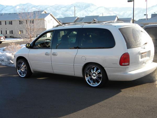 1999 Chrysler Town and Country #1
