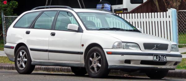 2000 Volvo V40