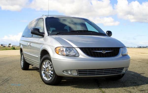 2004 Chrysler Town and Country #1