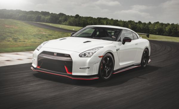 2015 NISSAN GT-R